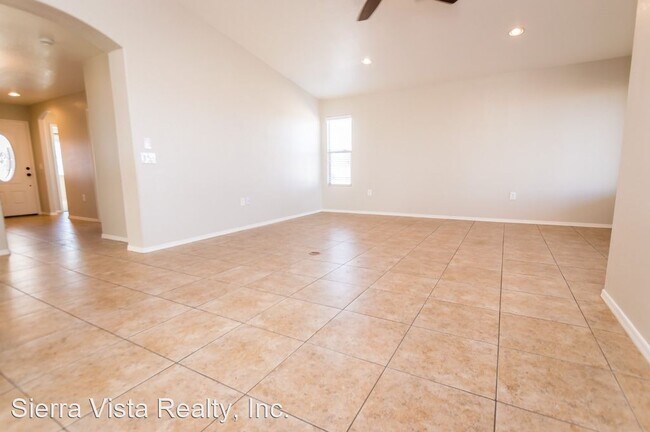 Building Photo - 4 br, 2 bath House - 4685 Big Bend St