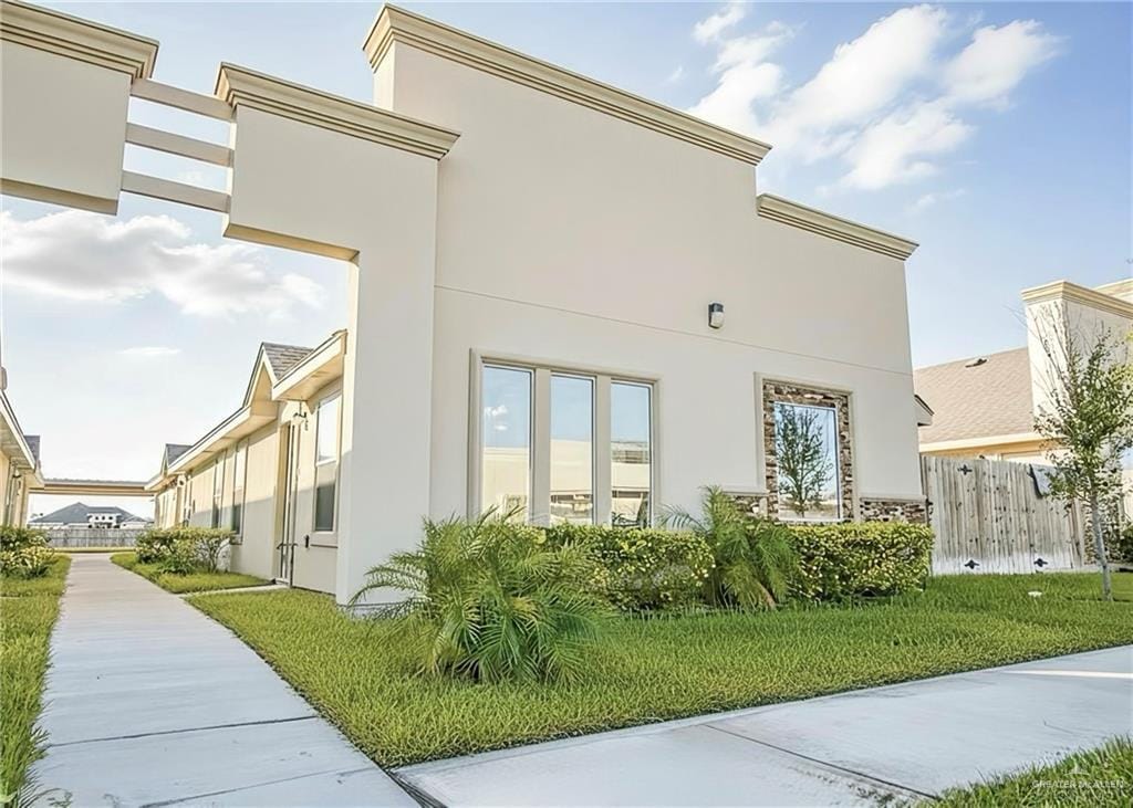 Primary Photo - 7 Taxco Ct