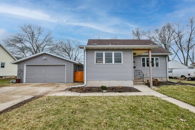 Building Photo - 7227 Maywood Ave
