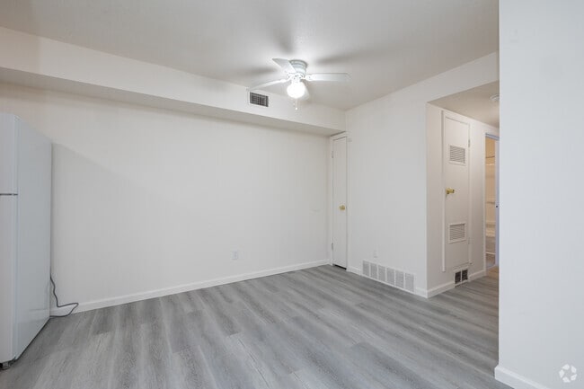 2BR, 1BA - 836SF - Dining Room - Windham Chase Apartments