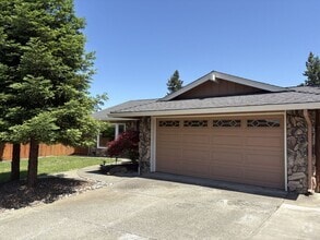 Building Photo - 480 Sandstone Dr