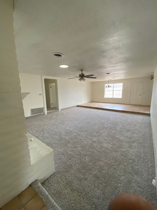 Building Photo - 3501 Langtry Dr