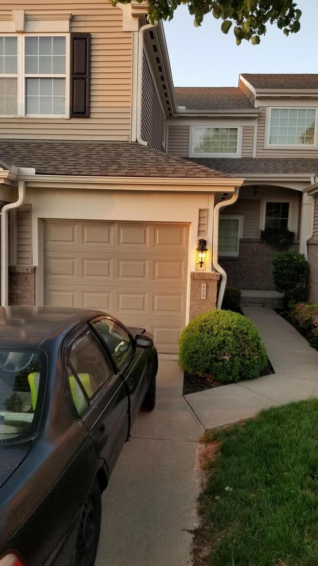 Building Photo - 410 Pinnacle Way