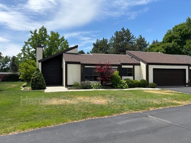 Building Photo - 9903 W Westview Dr