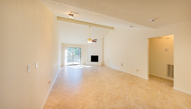 Foto del edificio - 8 Green Haven Dr
