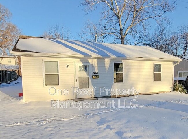 Building Photo - 2633 S 49th St