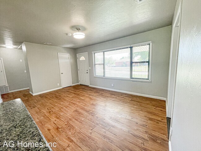 Foto del edificio - 4 br, 1 bath House - 1825 Corrine Drive