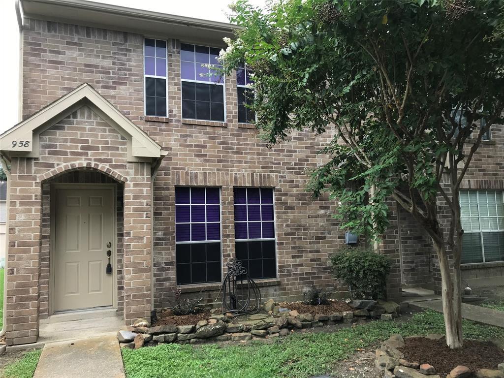 Foto principal - 958 Birnham Woods Blvd