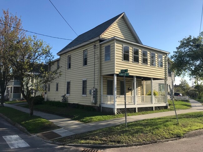 Building Photo - 125 Manhattan Dr
