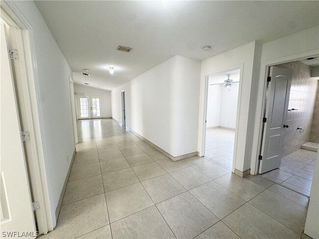 Foto del edificio - 630 105th Ave N