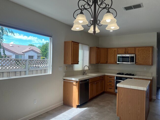 Building Photo - SPACIOUS 2 BEDROOM IN 55+ COMMUNITY!!