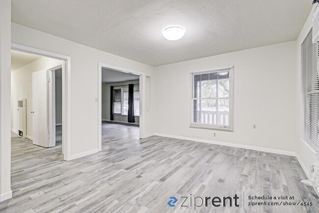 Foto del edificio - 921 Rivera Dr