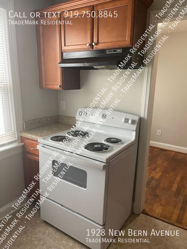 Building Photo - Newly Renovated 2 Bed, 1 Bath Apartment fo...