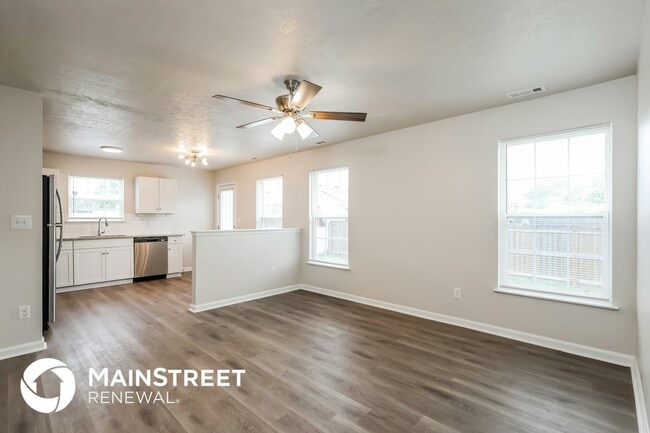 Building Photo - 257 S Shore Dr