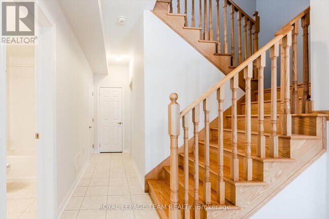 Photo du bâtiment - 96 Grassbank Rd