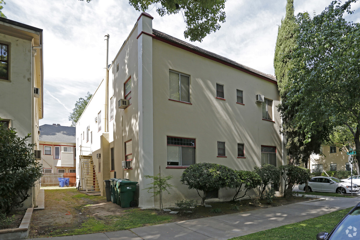 Building Photo - St. Charles Apartments