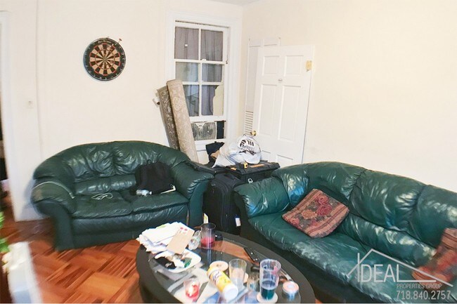 Building Photo - Spacious and bright Williamsburg 3BR