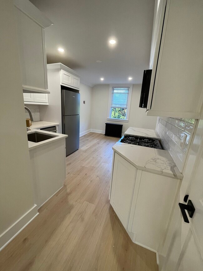 Kitchen/living - 44 Madeleine Ave