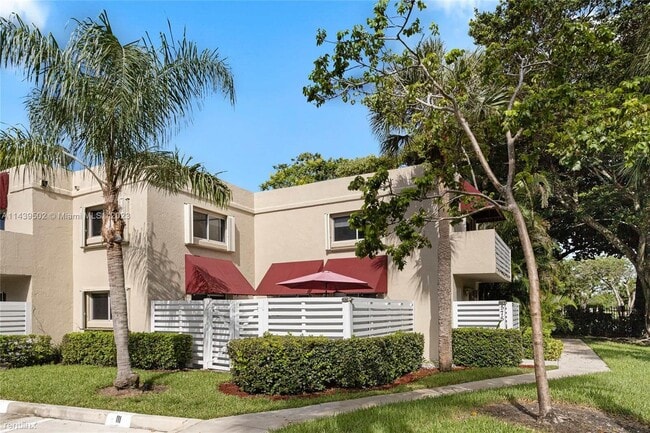 Building Photo - 3 br, 2.5 bath Townhome - 575 NW 98th Ave