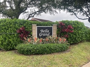 Building Photo - 748 NW 103rd Terrace