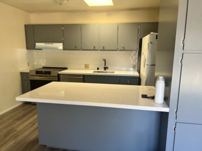 Building Photo - 4752 River College Dr