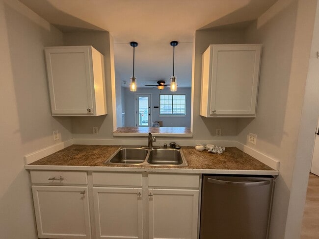 Building Photo - 4673 Bembrick St