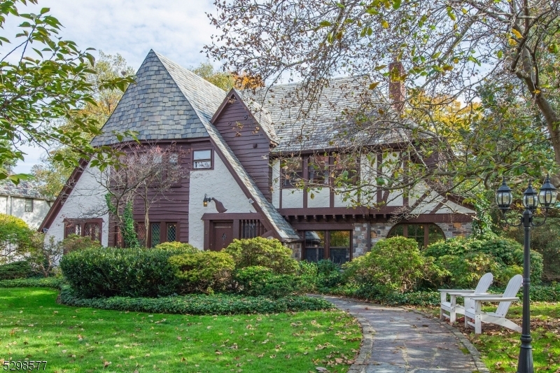 Primary Photo - 3 Greenview Way