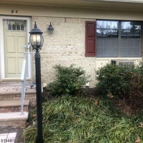 Foto principal - 768 Springfield Ave