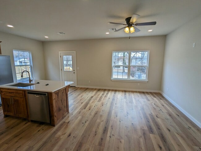 Building Photo - 141 S Bluff Ave