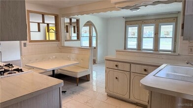 Building Photo - 2547 William St