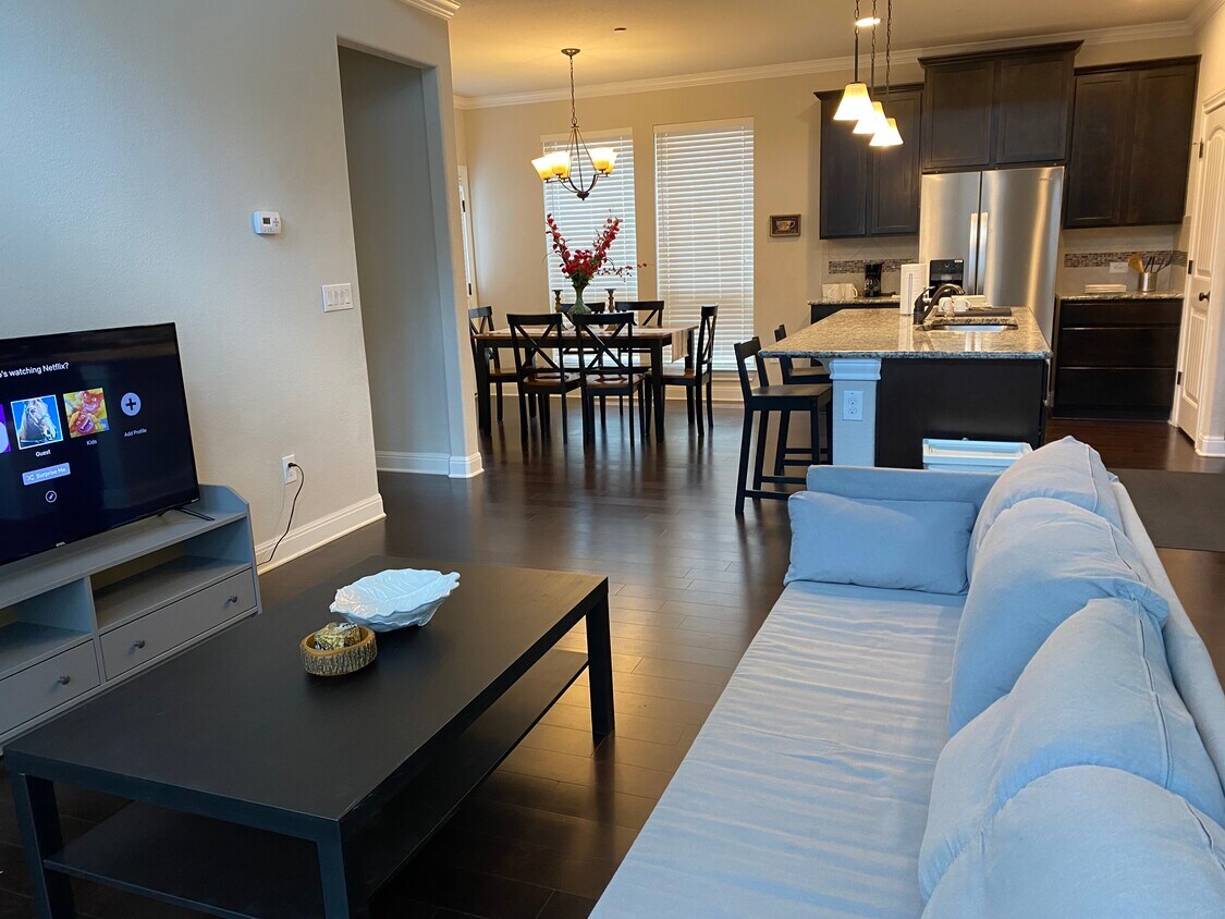 Enjoy your favorite Netflix shows! - 3240 E Whitestone Blvd