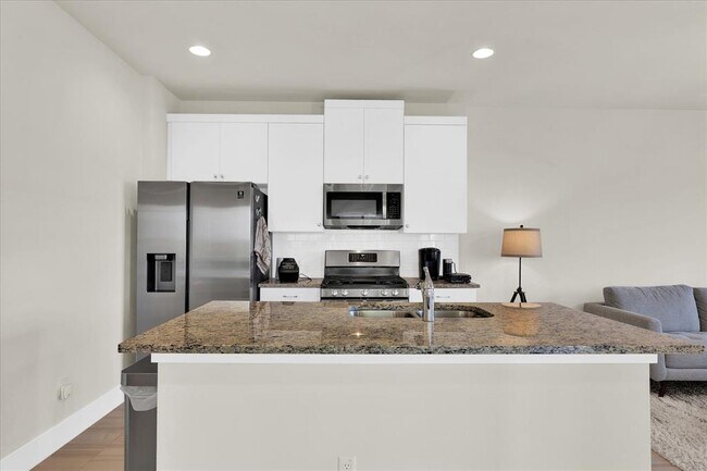 Building Photo - 433 White Steppe Way