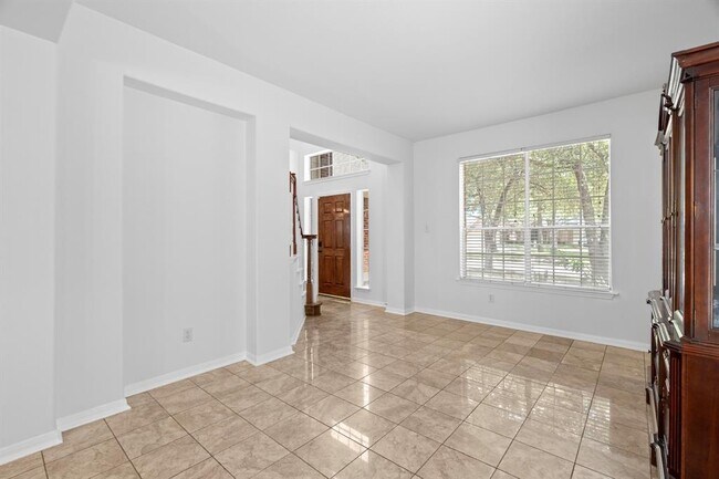 Foto del edificio - 2610 Rayburn Ridge Dr