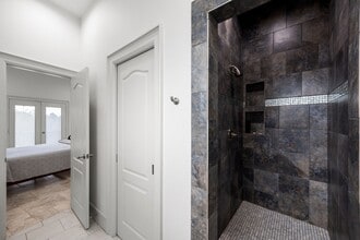 Building Photo - 1210 Parkerhaven Ct
