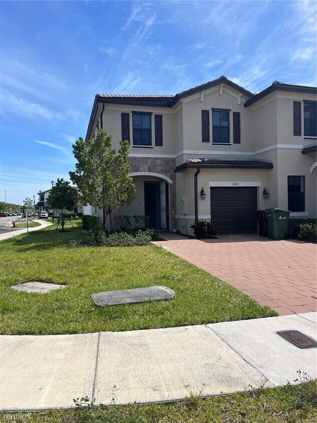 Foto principal - 3 br, 2.5 bath Townhome - AQUABELLA