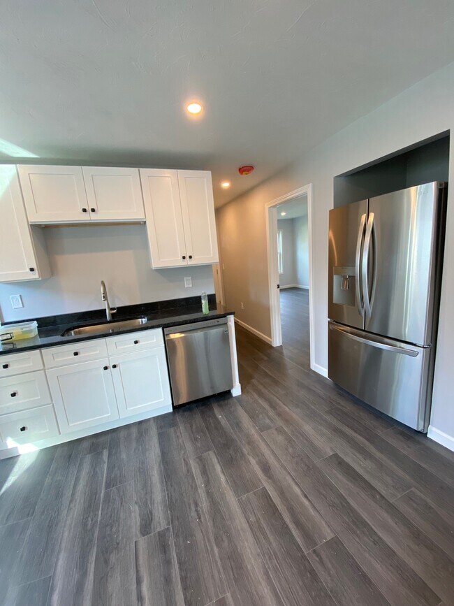 17 Waters St, Millbury, MA 01527 Apartments in Millbury, MA