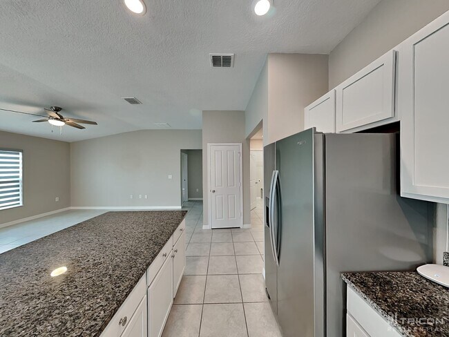 Building Photo - 3268 Eagle Hammock Circle Kissimmee FL