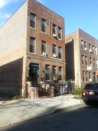 Primary Photo - 1423 Noble Ave
