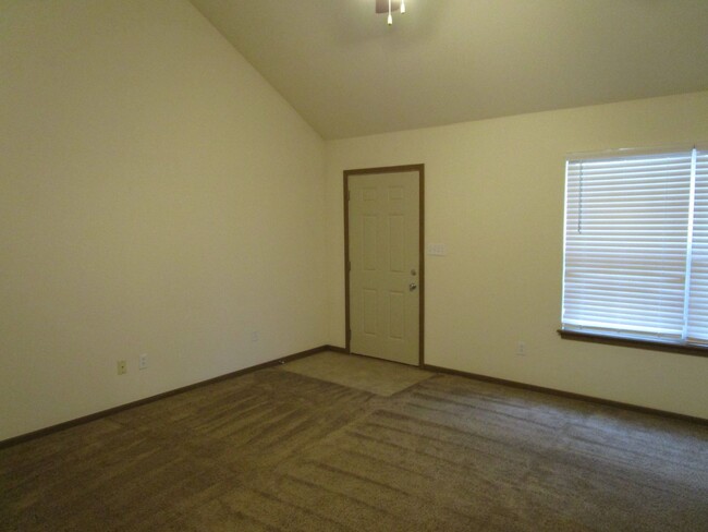 Building Photo - 601-603-603 Glenstone Dr