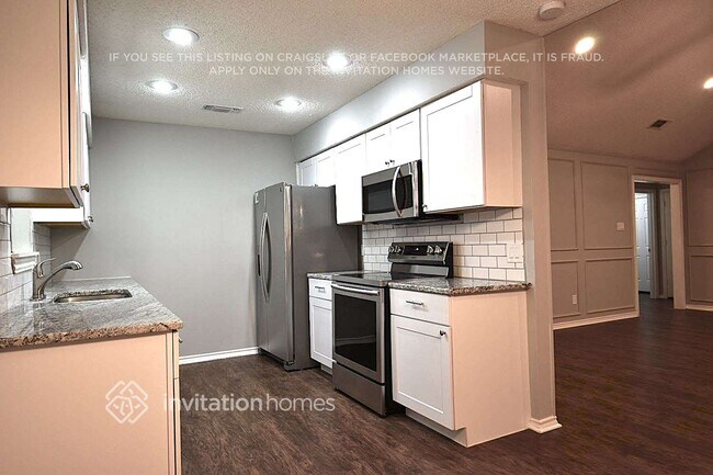 Foto del edificio - 3908 Helmsford Dr