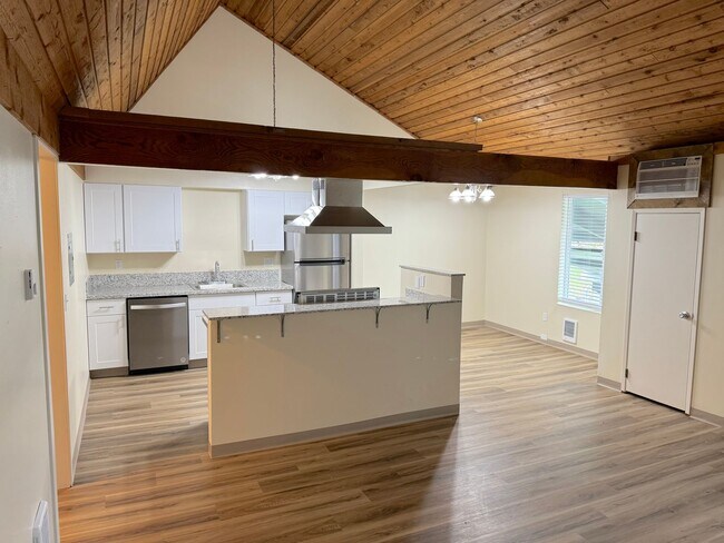 Foto del edificio - (946) 2780-J - Beautiful Updated 2-bedroom...