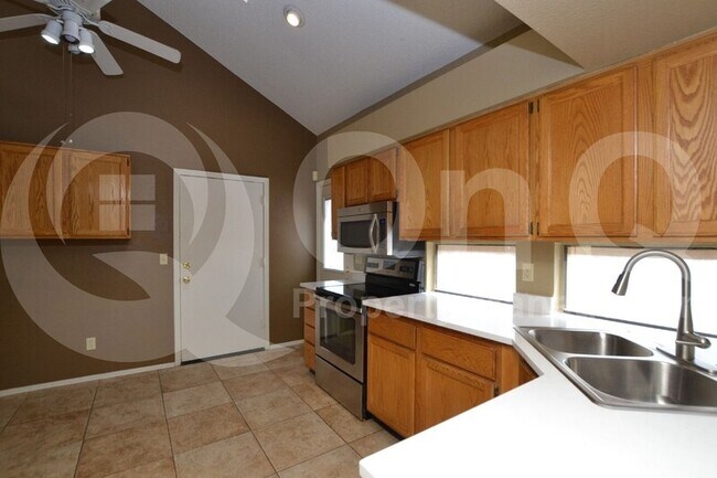 Foto del edificio - 4671 W Shannon St