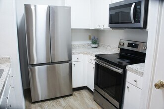 Building Photo - 2023 Gentryside Dr