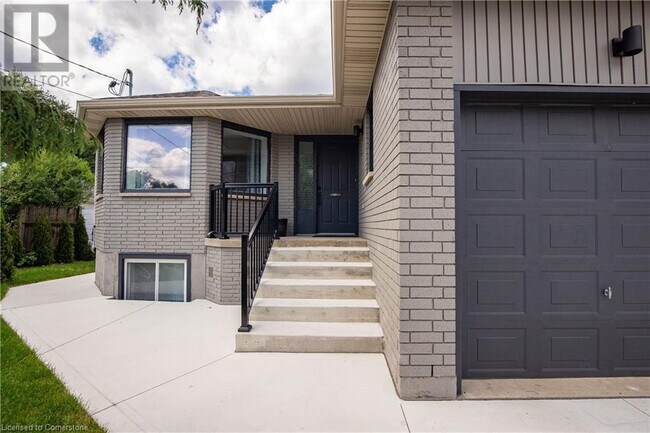Photo du bâtiment - 358 E 43rd St