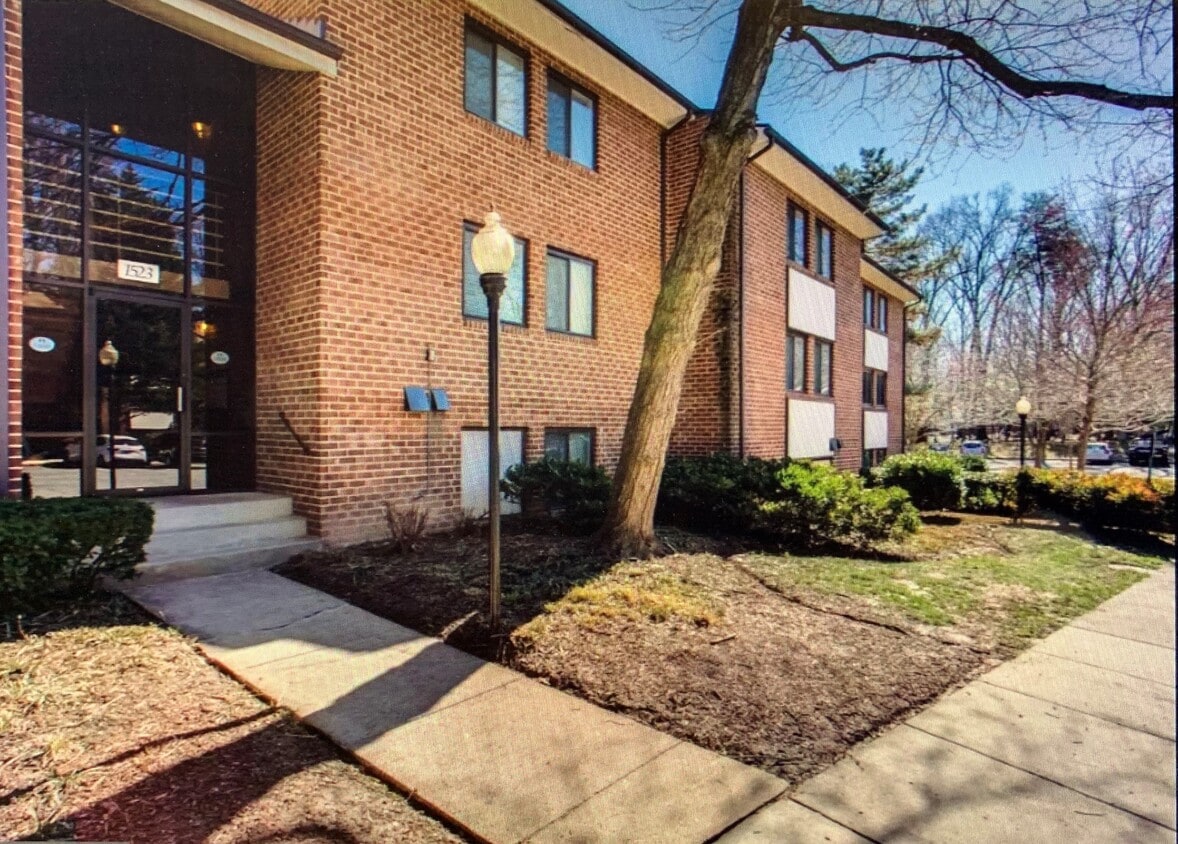 1523 Northgate Sq, Reston, VA 20190 Condo for Rent in Reston, VA