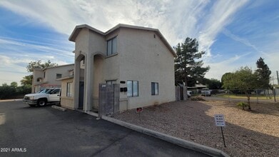 Building Photo - 2205 W Morten Ave