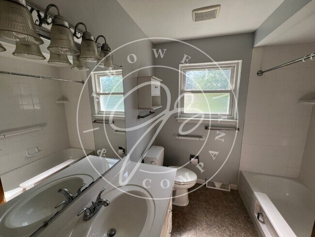 Foto del edificio - "Charming upgraded 4 bedroom home in Holland.