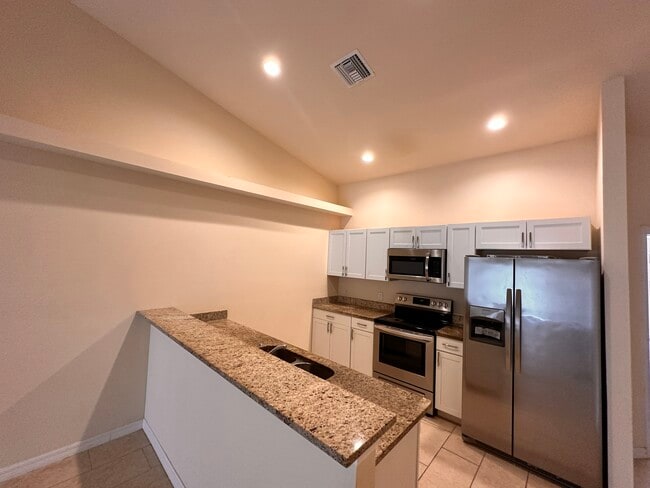 Foto del edificio - 641 SE 12th Ct