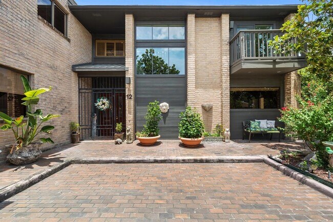 Building Photo - 8800 Woodway Dr
