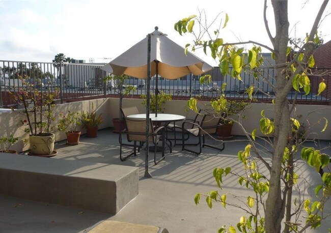 Foto del edificio - 11750 W Sunset Blvd